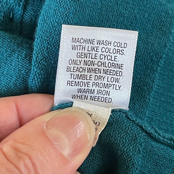 Long sleeve button up sweater. Size S Color Small - Picture 5 of 9